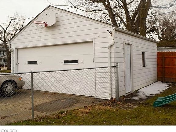 2nd image of 1516 Curry Dr