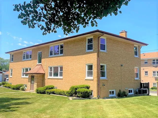 3 bed, 1250 sqft, $2,100 — Photo 1