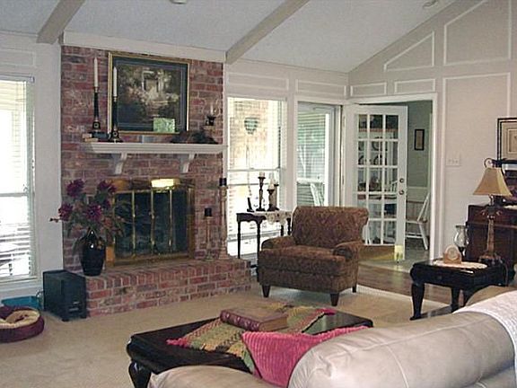 4th image of 3216 Ivy Dr