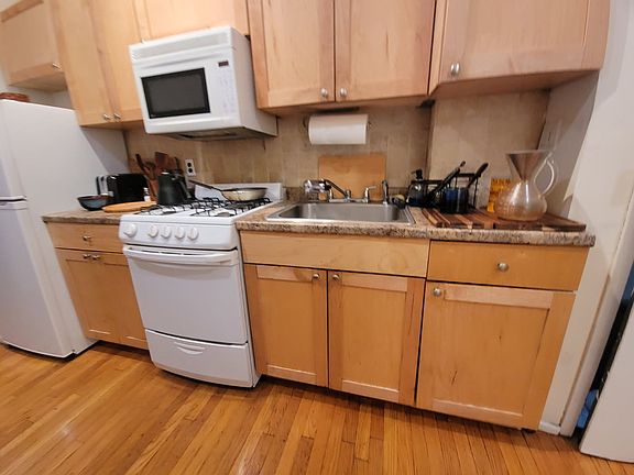 4th image of 11 Saint Marks Pl APT 8