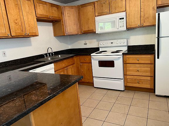 3rd image of 2315 54th Ave SW #A