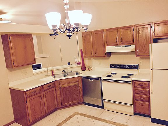 4th image of 8811 Arcadia Dr