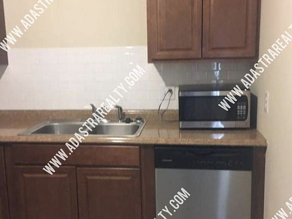 5th image of 2102 S Maywood Ave