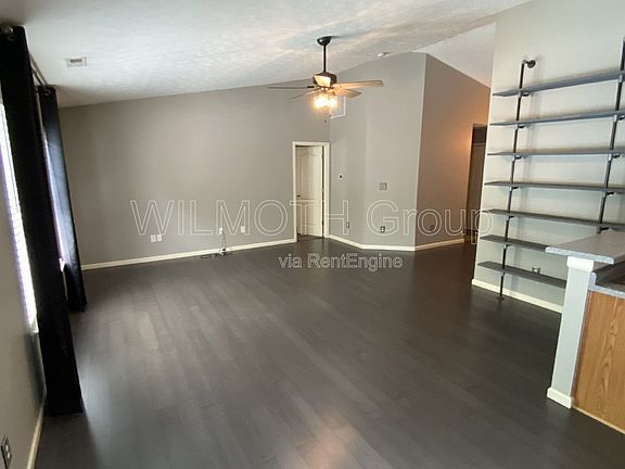 3rd image of 313 Tamarack Ct