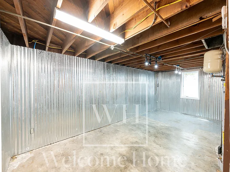 627 E Maple St — Photo 24