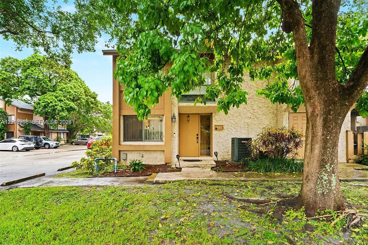 Building Photo - 64 Wimbledon Lake Dr #64
