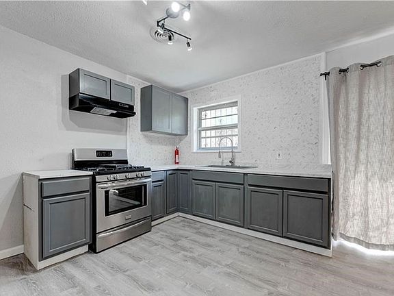 4th image of 1407 Connell Dr