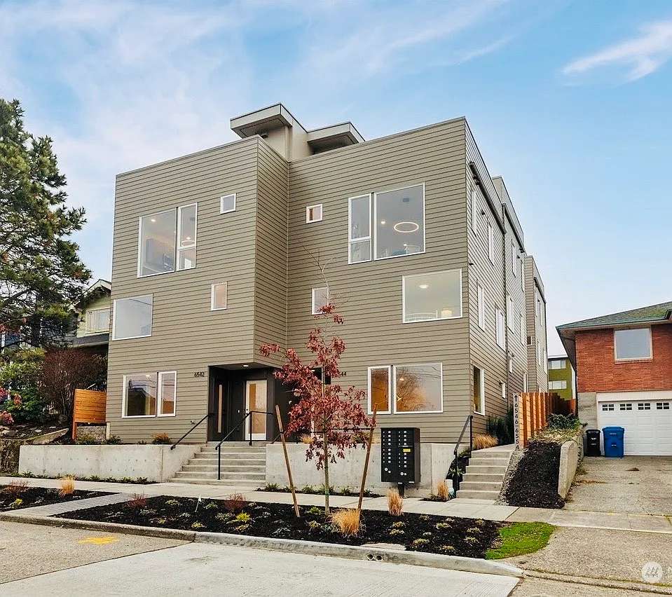 6542 44th Ave SW — Photo 1