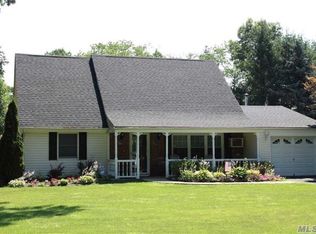 3 Barnwell Ln, Stony Brook, NY 11790