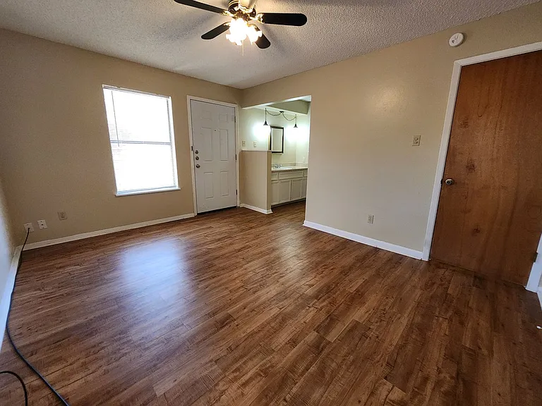 929 Ohio St — Photo 12