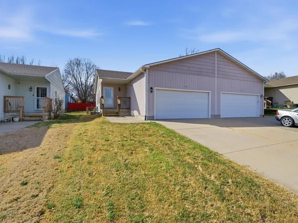 113 Walnut St, Wamego, KS 66547
