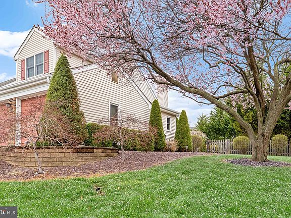 4th image of 2 Green Meadow Ct