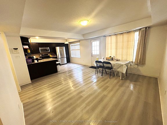 2nd image of 764 Neighbourhood Cir #4