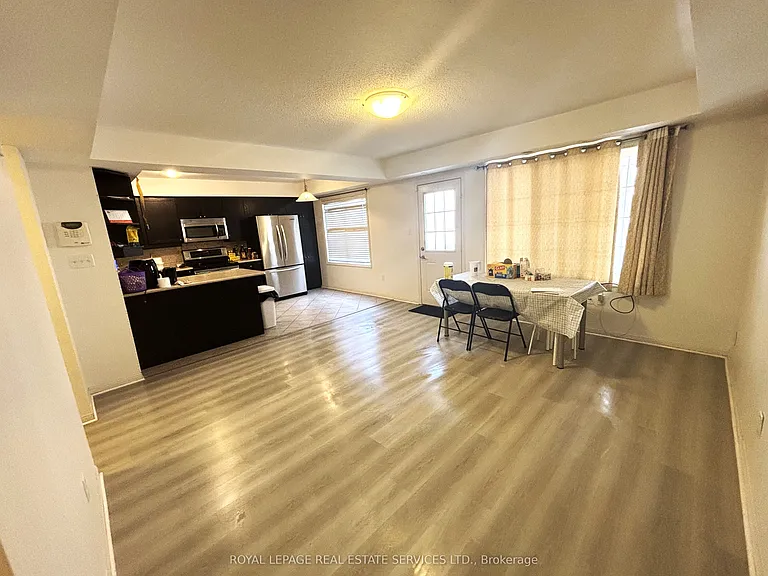 764 Neighbourhood Cir #4 — Photo 2
