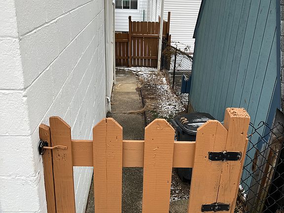 Side alley