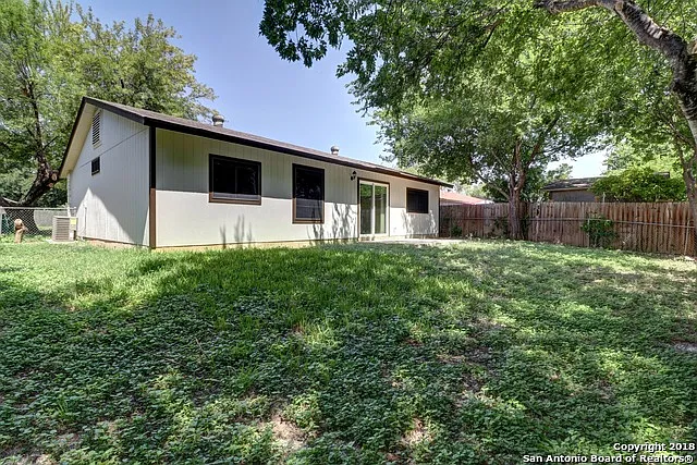7731 Pipers Hl — Photo 25