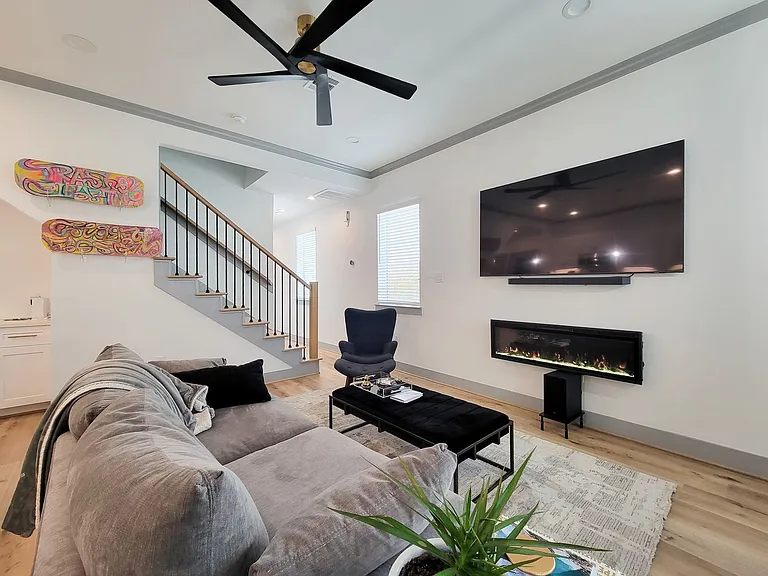 6520 Couch St — Photo 9
