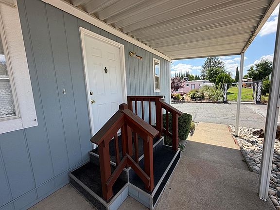 3rd image of 38 Cedar Cir