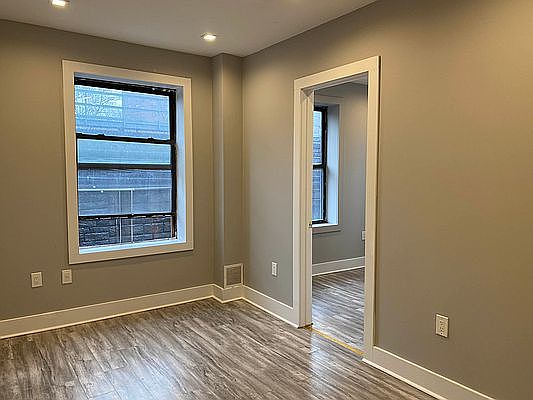 4th image of 102 E 103rd St APT 10