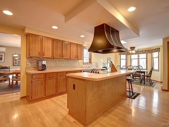 4th image of 4885 Cliffside Dr W