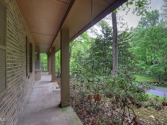 5th image of 732 Woodgreen Ln