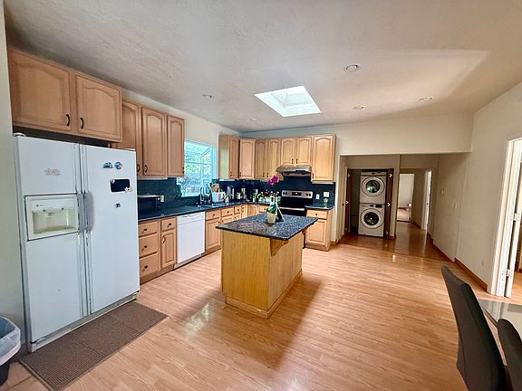 2nd image of 822 Los Robles Ave