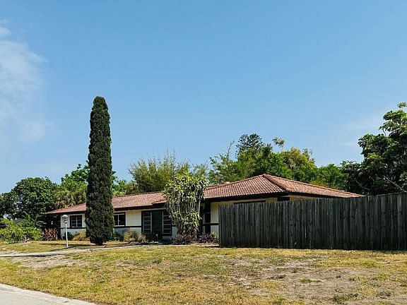 4th image of 2618 Valencia Dr