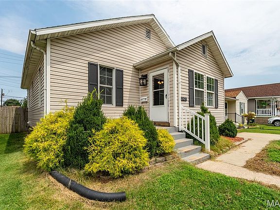 4th image of 2429 Jerden Ave