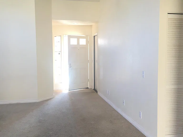 2100 Glenwood Ave — Photo 2