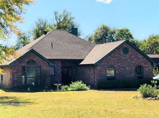 104 Pleasant Valley Ln, Weatherford, TX 76087