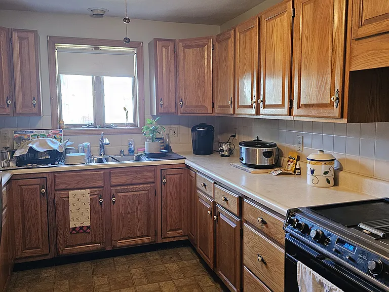 144 Baker St #1R — Photo 6