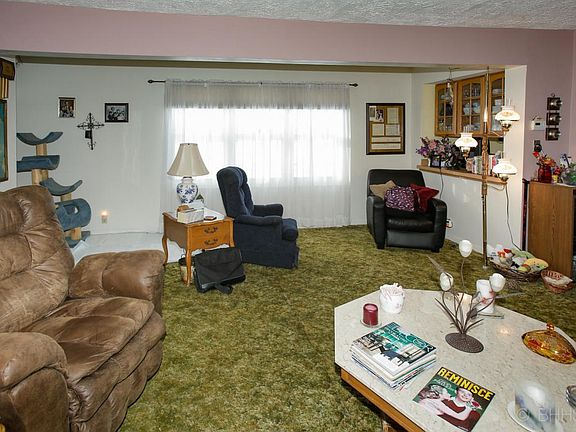 9326 w de ave-105