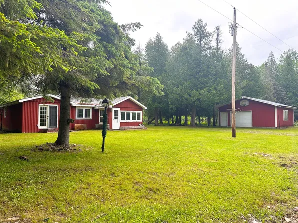 4065 N Saint Martins Point, Hessel, MI 49745