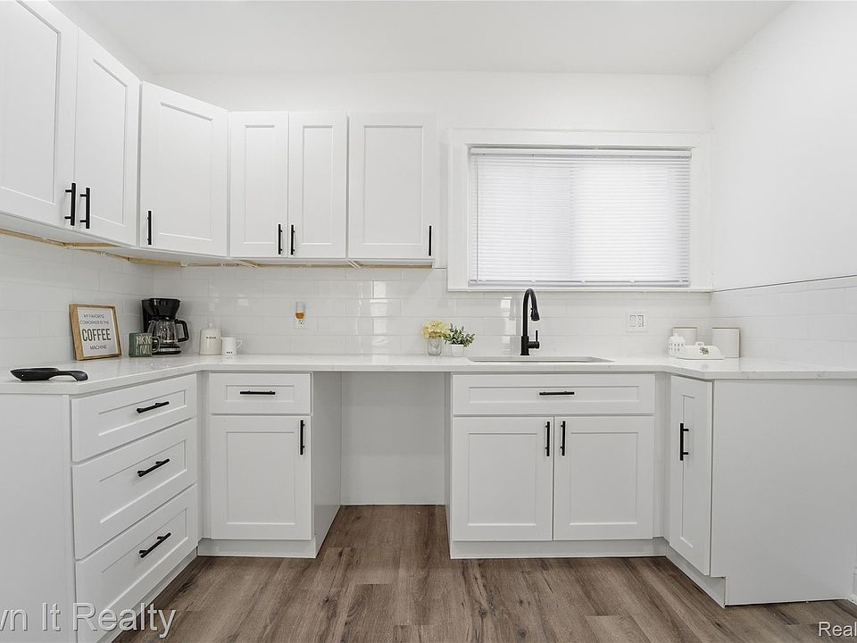 16803 Lawton St, photo 17
