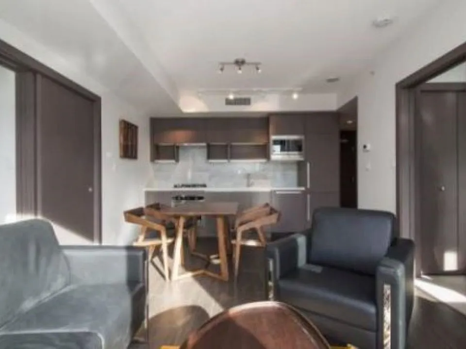 68 Smithe St #1126