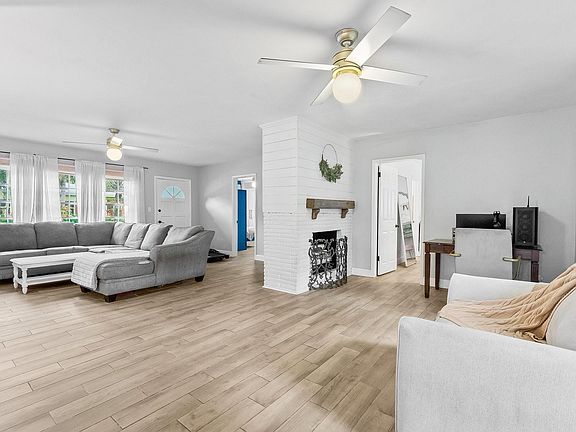 3rd image of 800 SW 16th Street