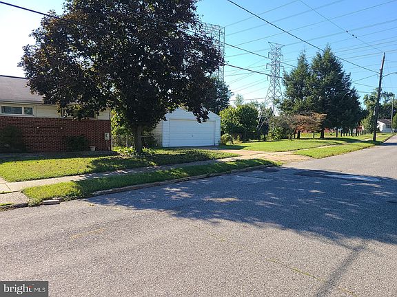 4th image of 407 4th St