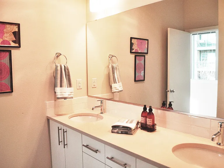 Axis PDX Apartments — Photo 16