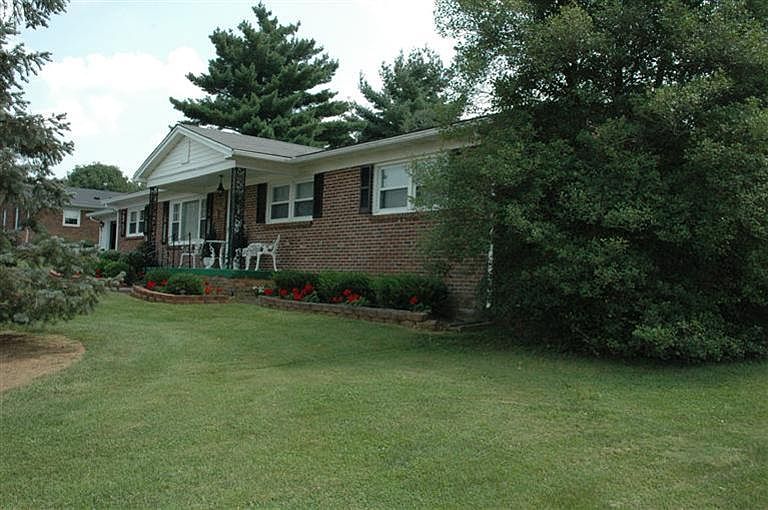 1st image of 16 Lakeview Dr