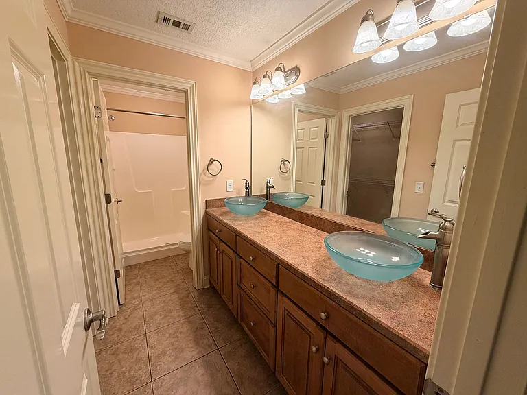 4901 Liberty Cir — Photo 14