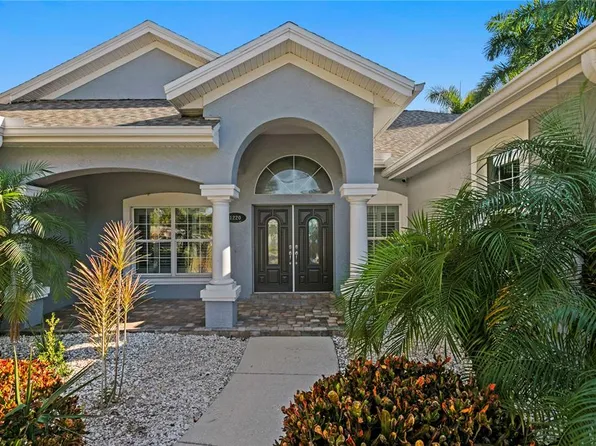 1220 Royal Palm Dr S, Gulfport, FL 33707