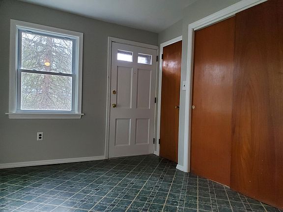 4th image of 689 Millbrook Ave APT 1