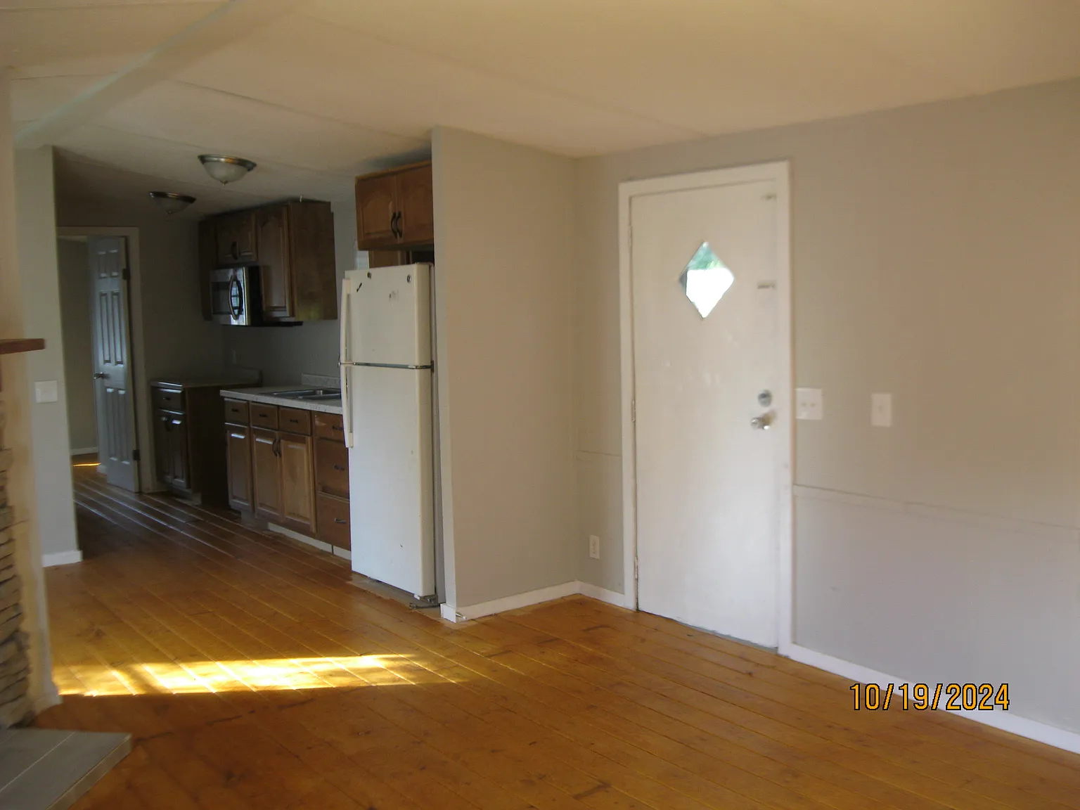 3 bed, 924 sqft, $1,200 — Photo 3