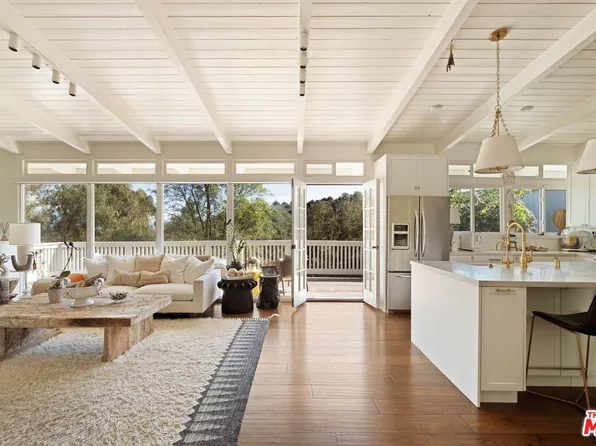 15075 Rayneta Dr, Sherman Oaks, CA 91403