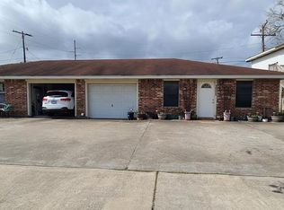 3030 Main Ave, Groves, TX 77619