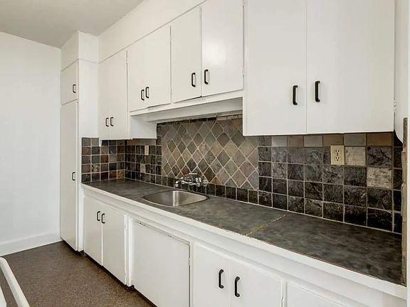 5th image of 1121 6th St SW #11