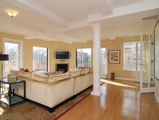 Sold by Sotheby's International Realty | media 6