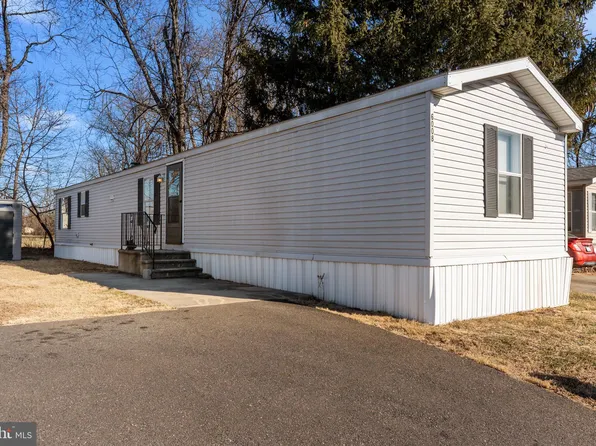 6008 Falmont Dr, Morrisville, PA 19067