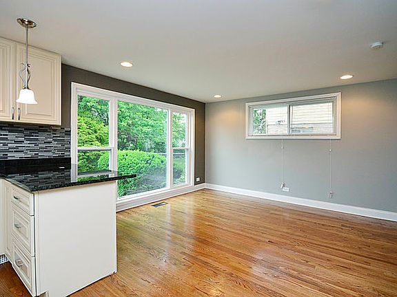 3rd image of 8519 S Woodlawn Ave