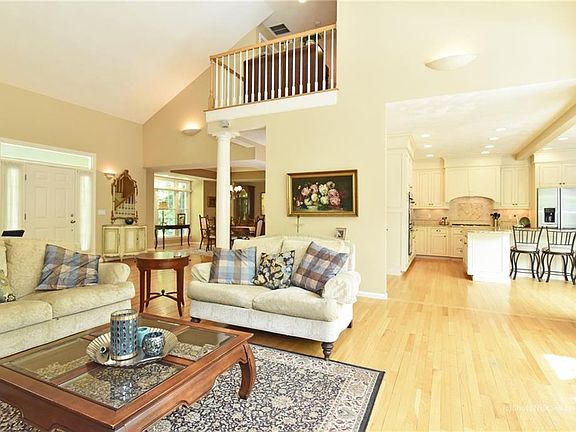 5th image of 129 Woodridge Dr